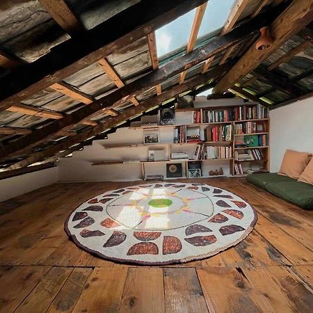 Villa The Attic Library Bīr Esterno foto
