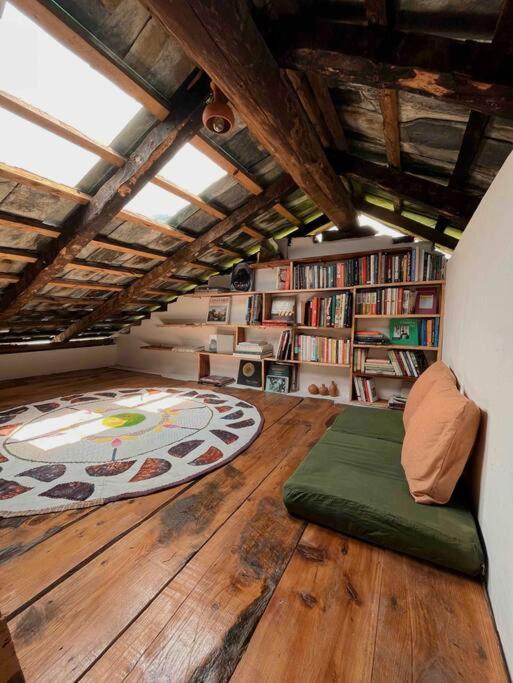 Villa The Attic Library Bīr Esterno foto